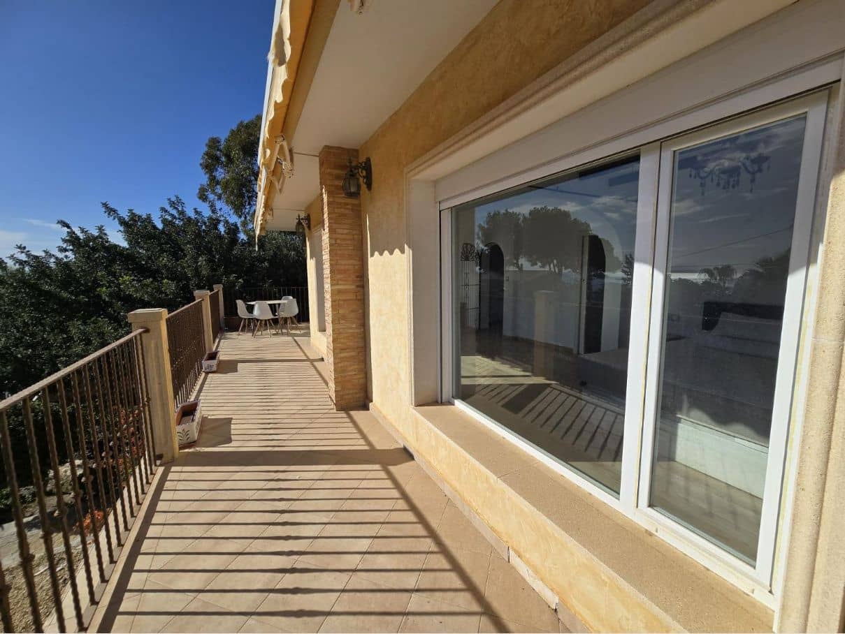 2 bedroom Villa for sale in El Campello with garage - € 570,000 (Ref: 9454664)