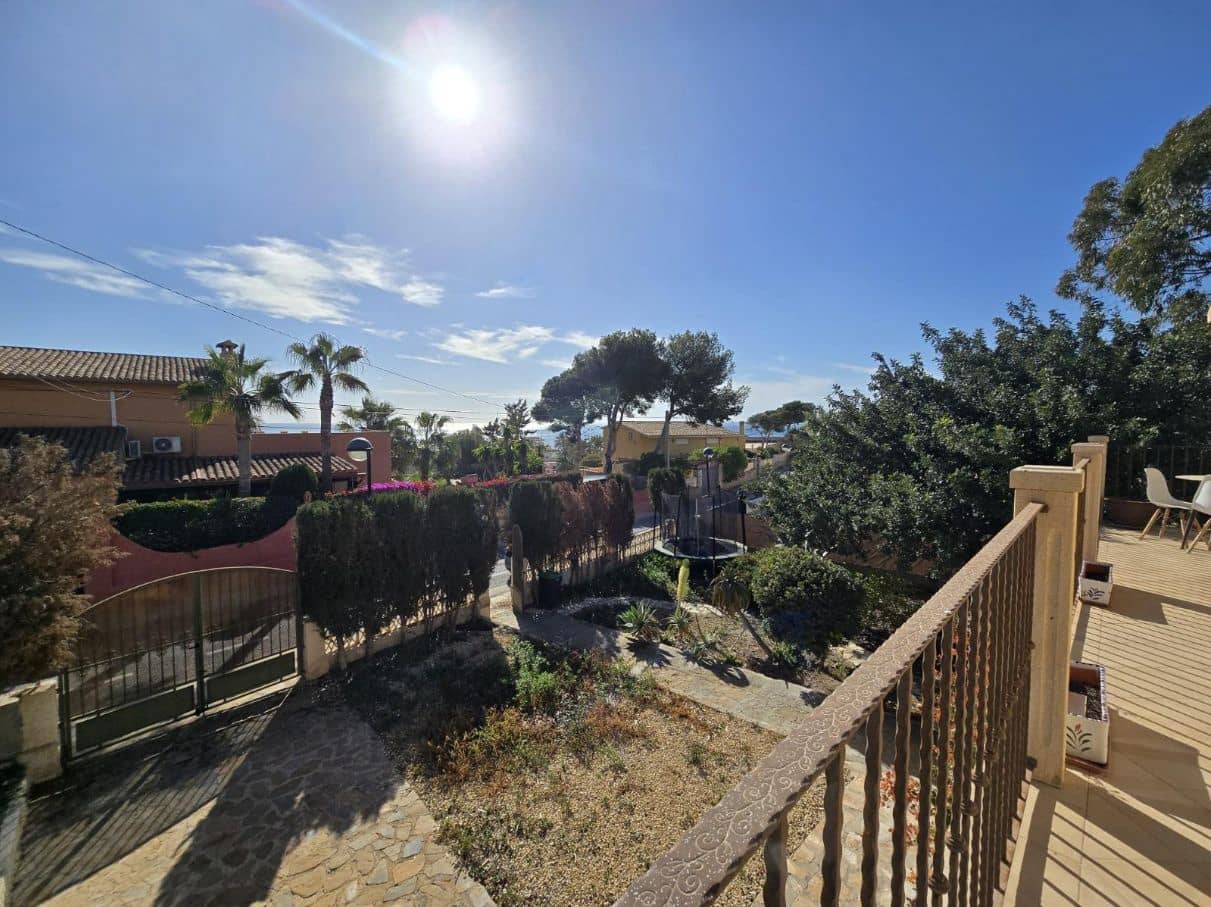 2 bedroom Villa for sale in El Campello with garage - € 570,000 (Ref: 9454664)