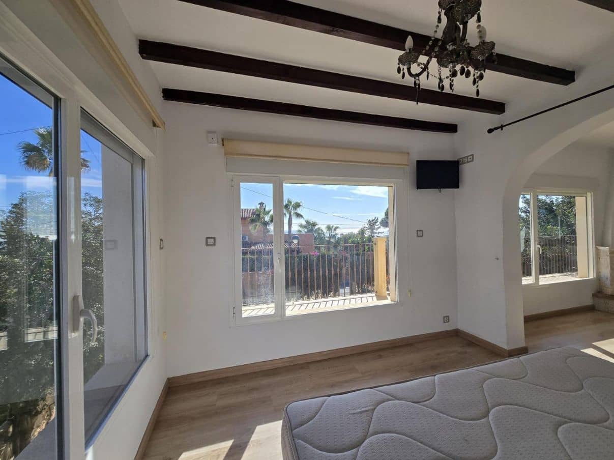 2 bedroom Villa for sale in El Campello with garage - € 570,000 (Ref: 9454664)