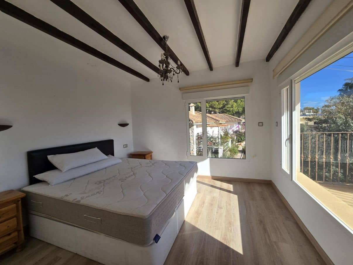 2 bedroom Villa for sale in El Campello with garage - € 570,000 (Ref: 9454664)