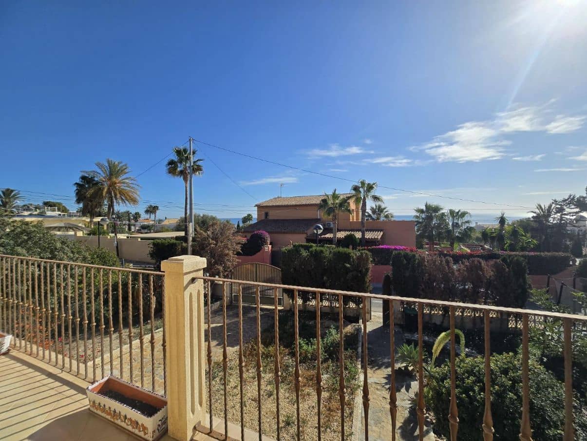 2 bedroom Villa for sale in El Campello with garage - € 570,000 (Ref: 9454664)