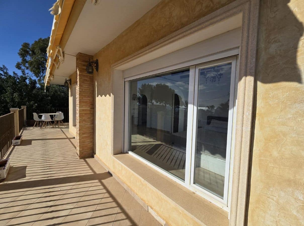 2 bedroom Villa for sale in El Campello with garage - € 570,000 (Ref: 9454664)