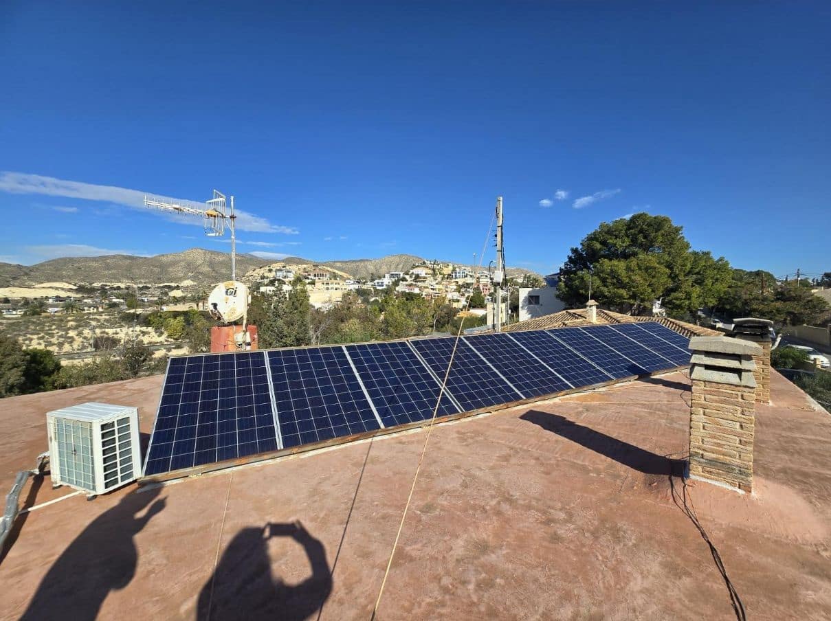 2 bedroom Villa for sale in El Campello with garage - € 570,000 (Ref: 9454664)