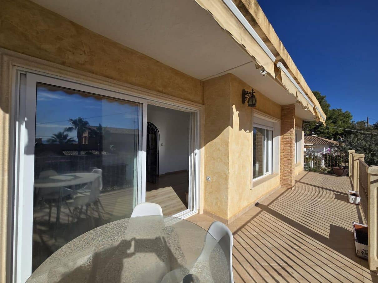 2 bedroom Villa for sale in El Campello with garage - € 570,000 (Ref: 9454664)