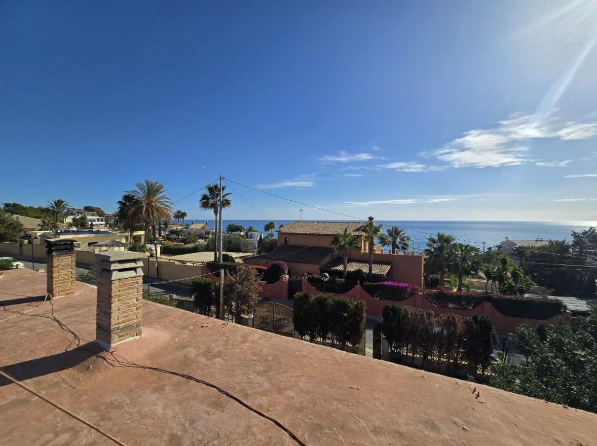 2 bedroom Villa for sale in El Campello with garage - € 570,000 (Ref: 9454664)