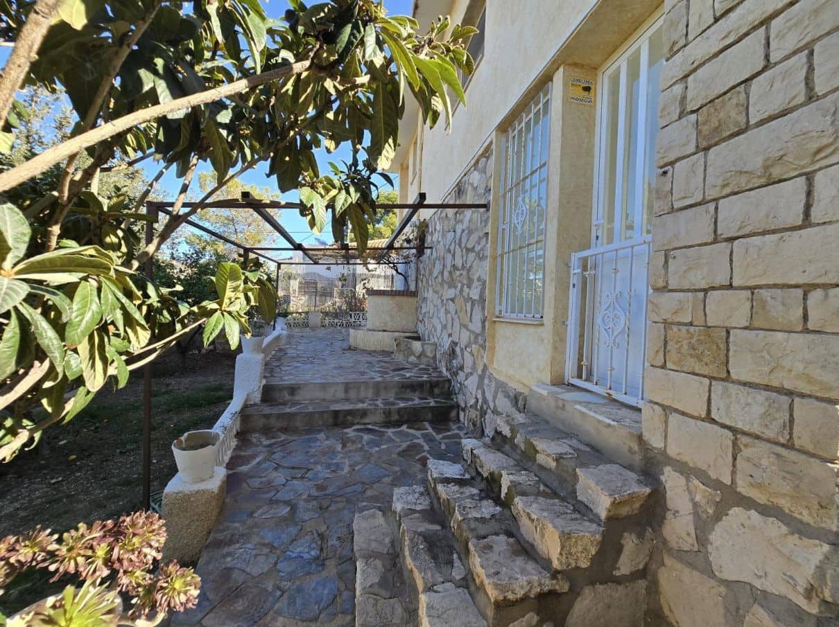 2 bedroom Villa for sale in El Campello with garage - € 570,000 (Ref: 9454664)