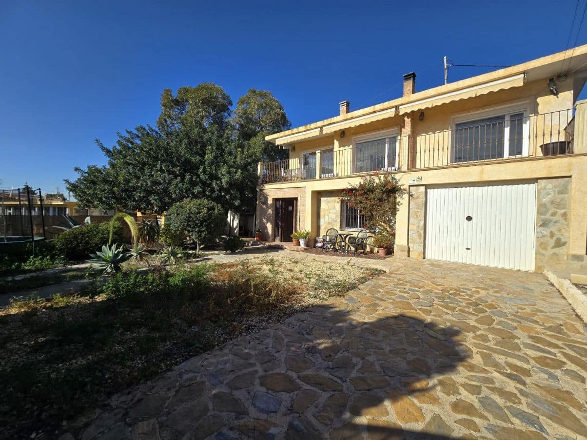 2 bedroom Villa for sale in El Campello with garage - € 570,000 (Ref: 9454664)