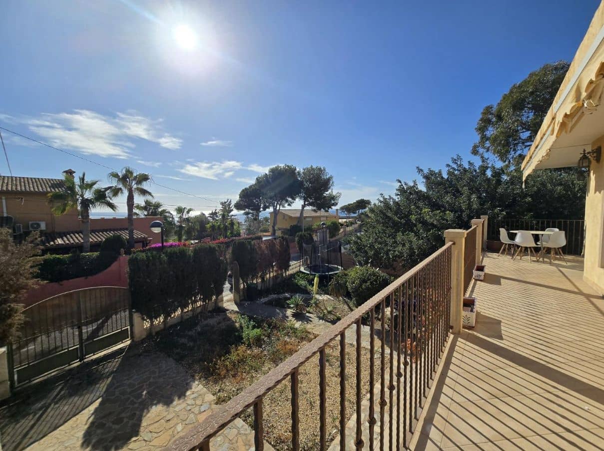 2 bedroom Villa for sale in El Campello with garage - € 570,000 (Ref: 9454664)