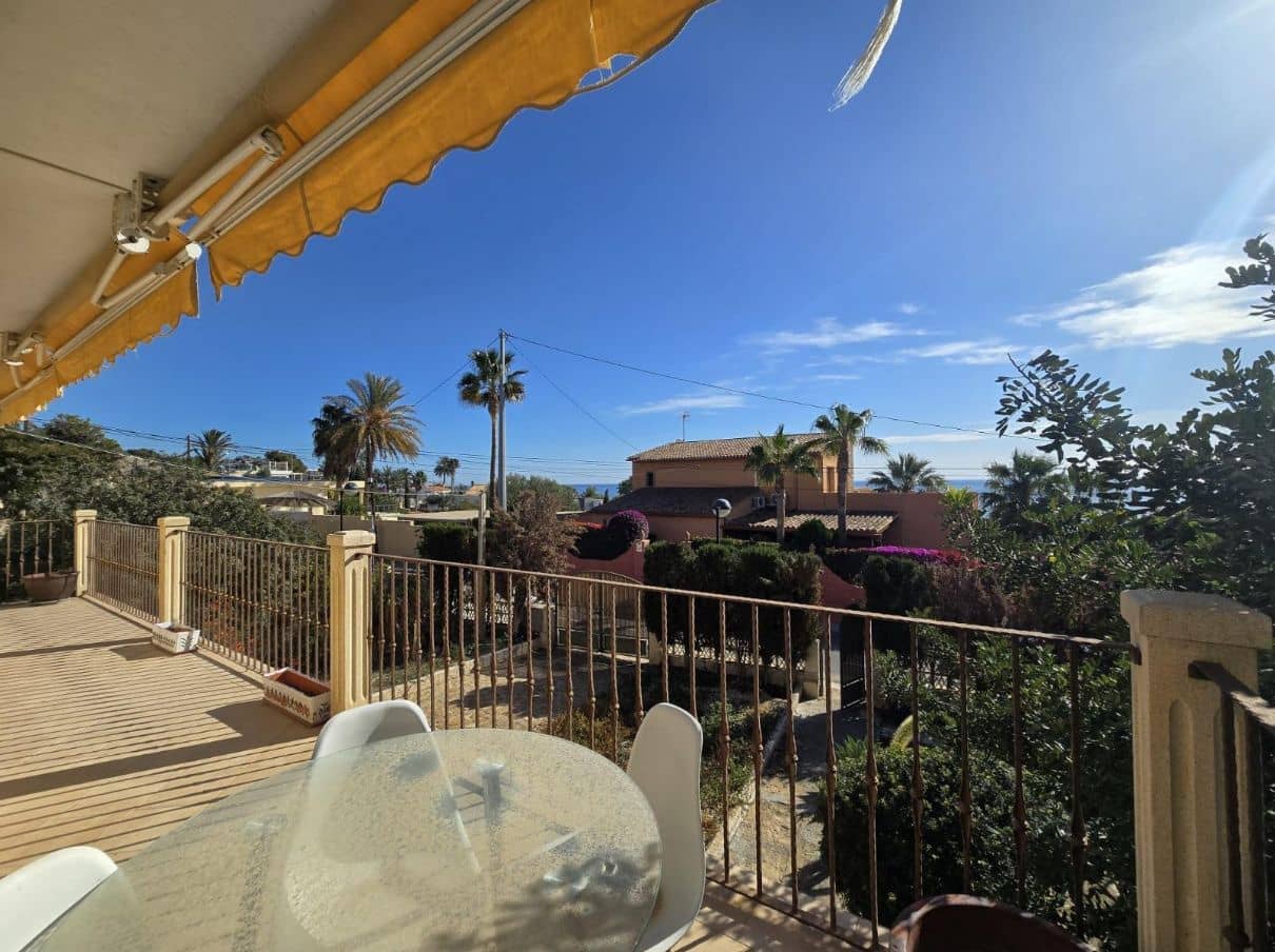 2 bedroom Villa for sale in El Campello with garage - € 570,000 (Ref: 9454664)