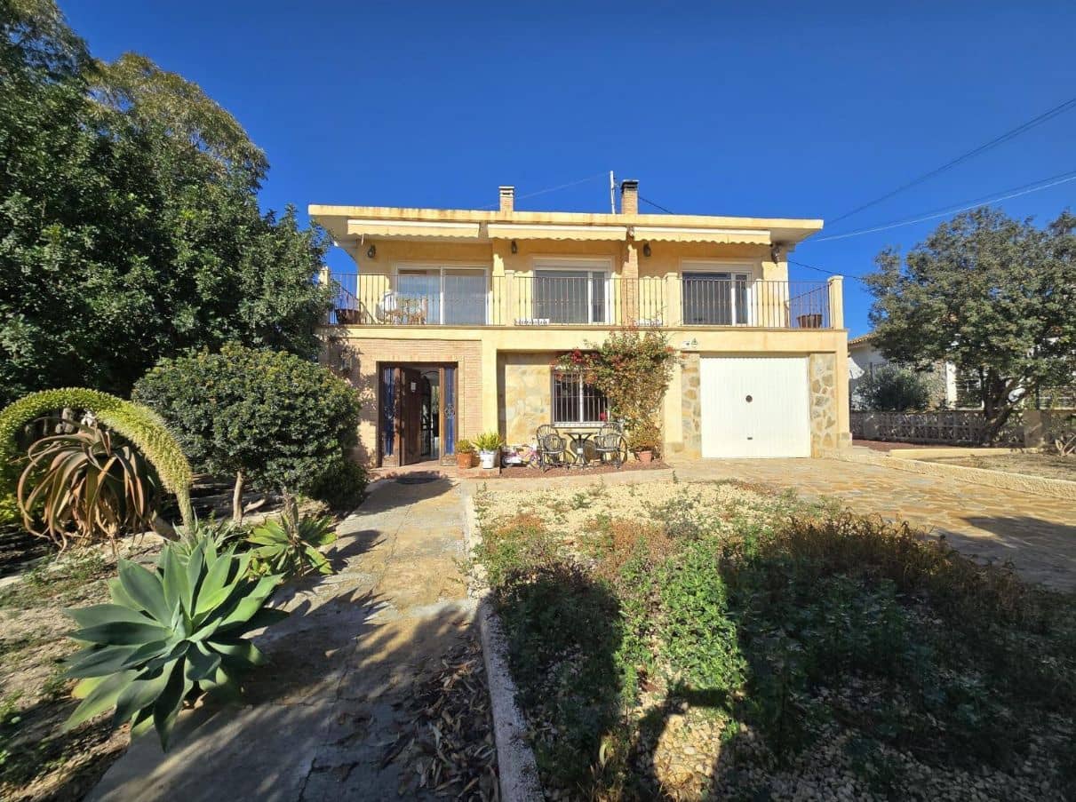 2 bedroom Villa for sale in El Campello with garage - € 570,000 (Ref: 9454664)