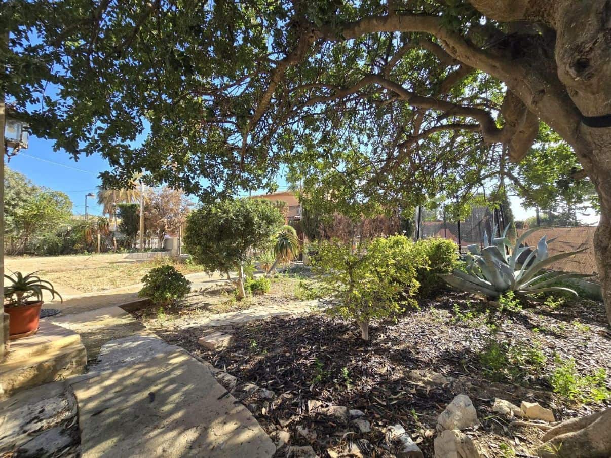 2 bedroom Villa for sale in El Campello with garage - € 570,000 (Ref: 9454664)