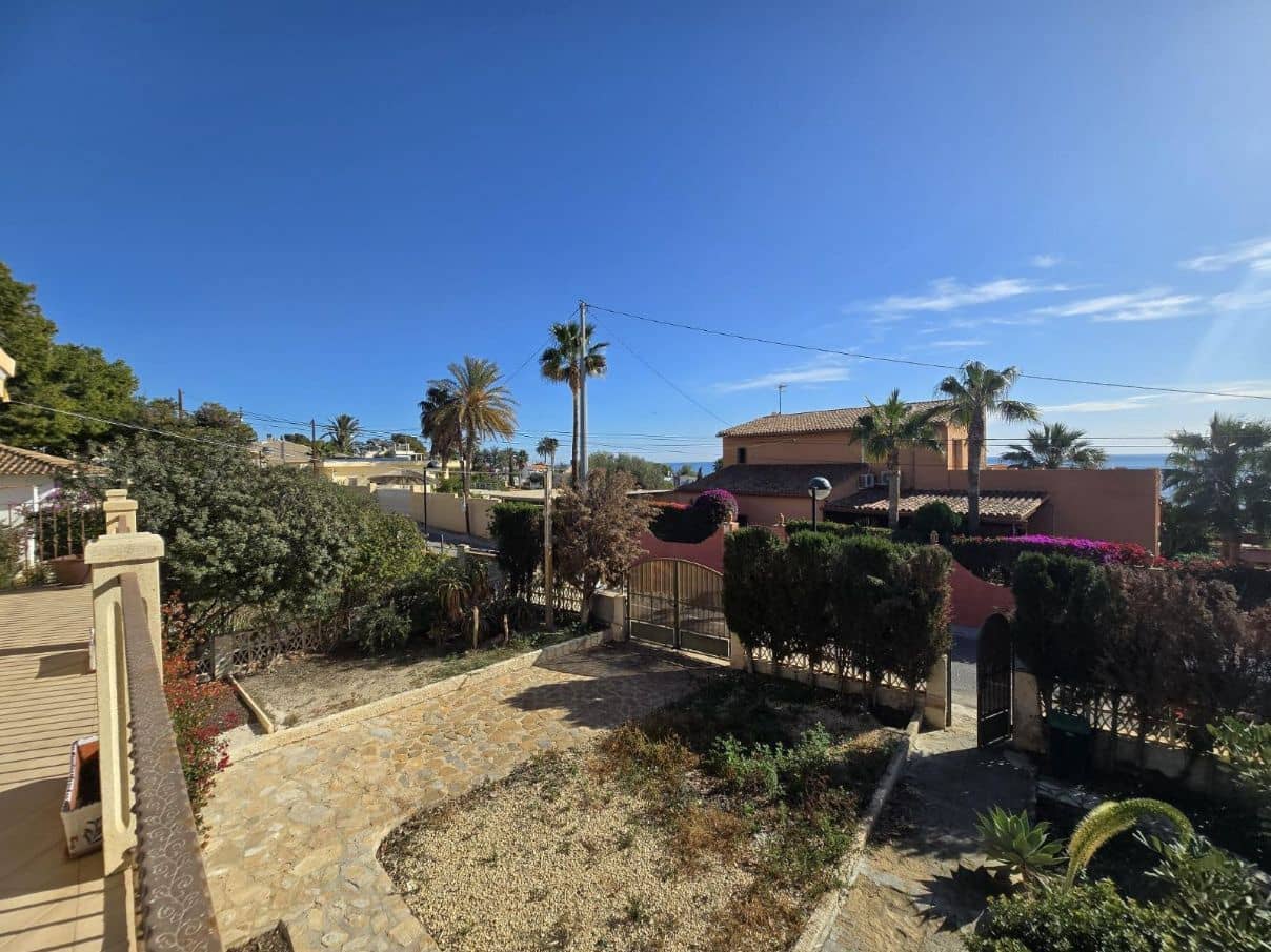 2 bedroom Villa for sale in El Campello with garage - € 570,000 (Ref: 9454664)