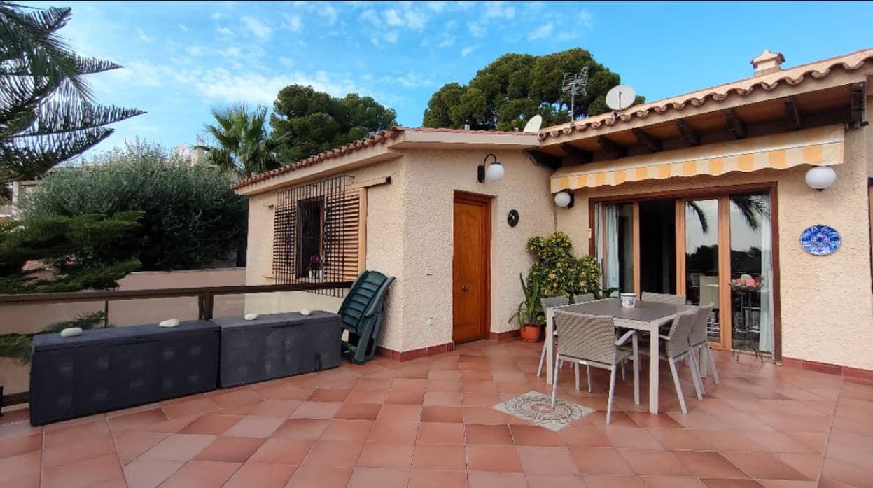 3 sypialnia Willa na sprzedaż w La Nucia z basenem garażem - 520 000 € (Ref: 9454670)