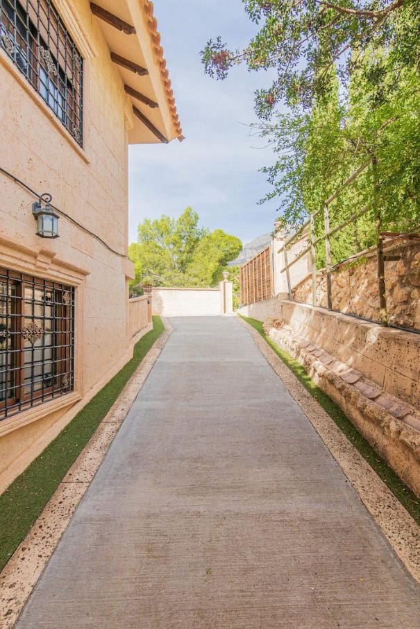 4 bedroom Villa for sale in Altea with pool garage - € 640,000 (Ref: 9454672)