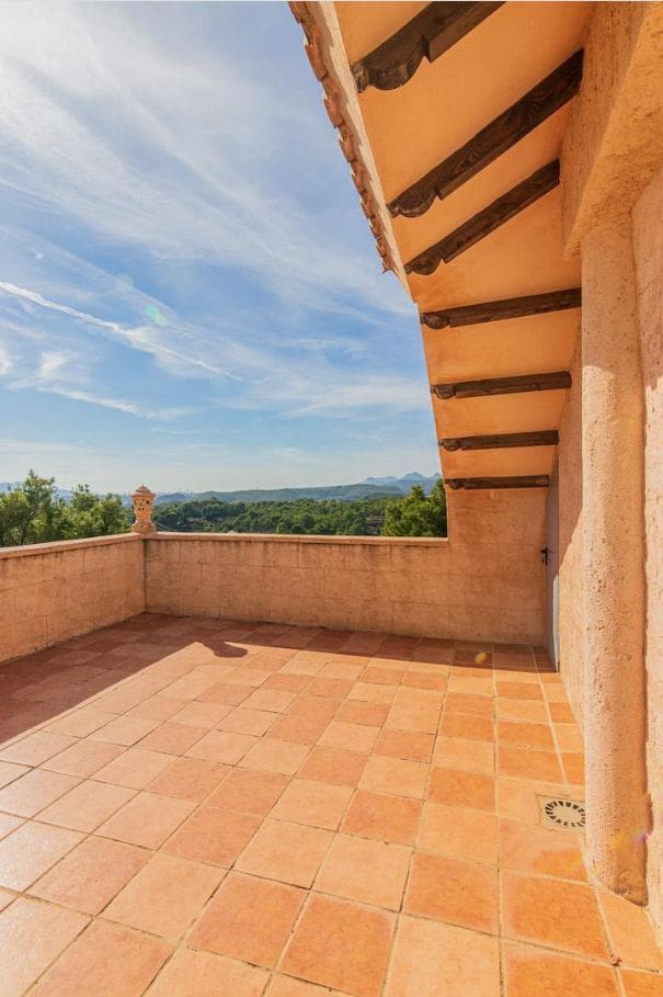 4 bedroom Villa for sale in Altea with pool garage - € 640,000 (Ref: 9454672)