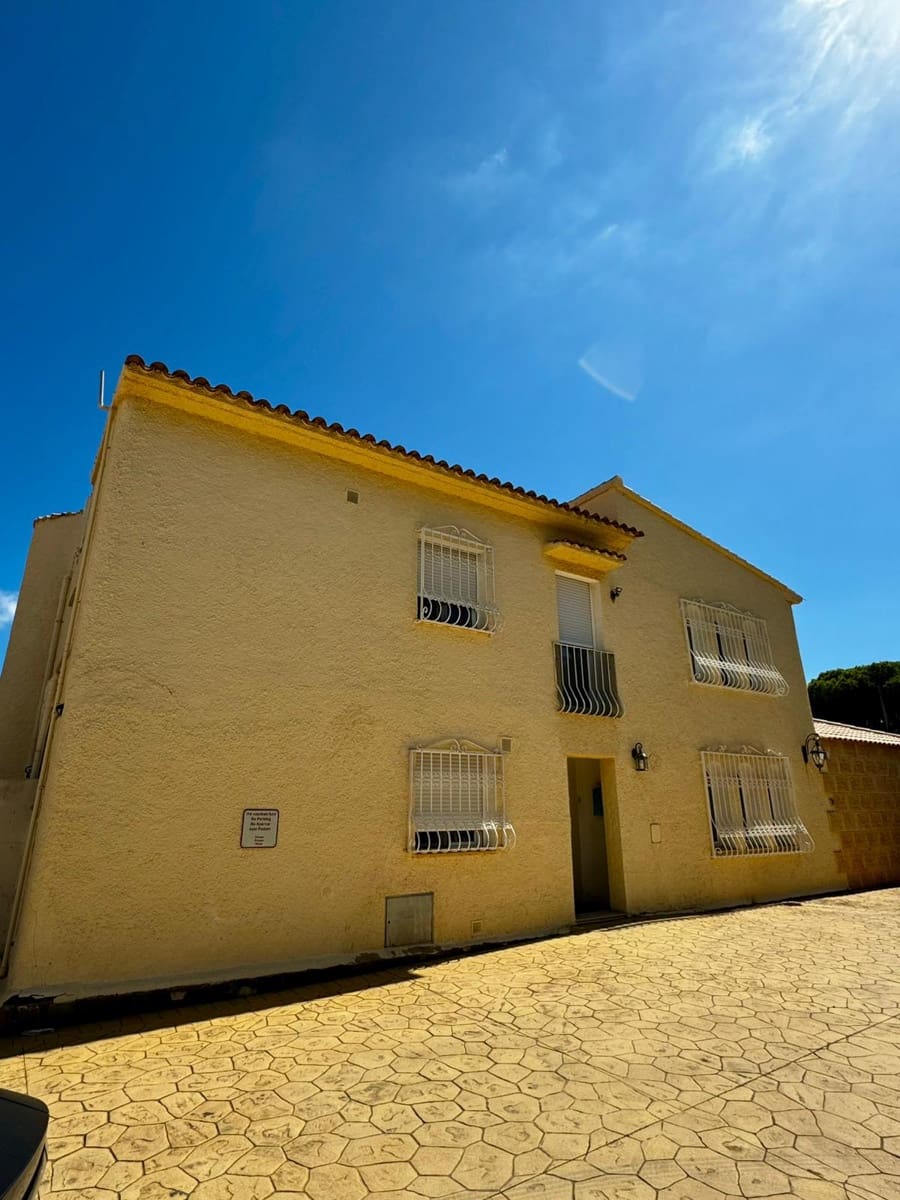 7 bedroom Villa for sale in Calpe / Calp with pool garage - € 687,000 (Ref: 9454682)