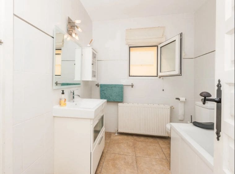 7 soveværelse Villa til salg i Benissa med swimmingpool garage - € 695.000 (Ref: 9454686)