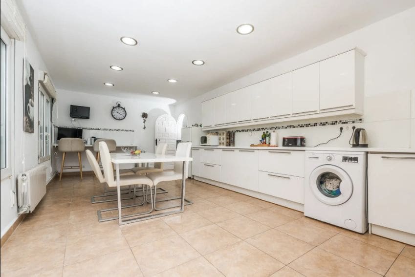 7 soveværelse Villa til salg i Benissa med swimmingpool garage - € 695.000 (Ref: 9454686)