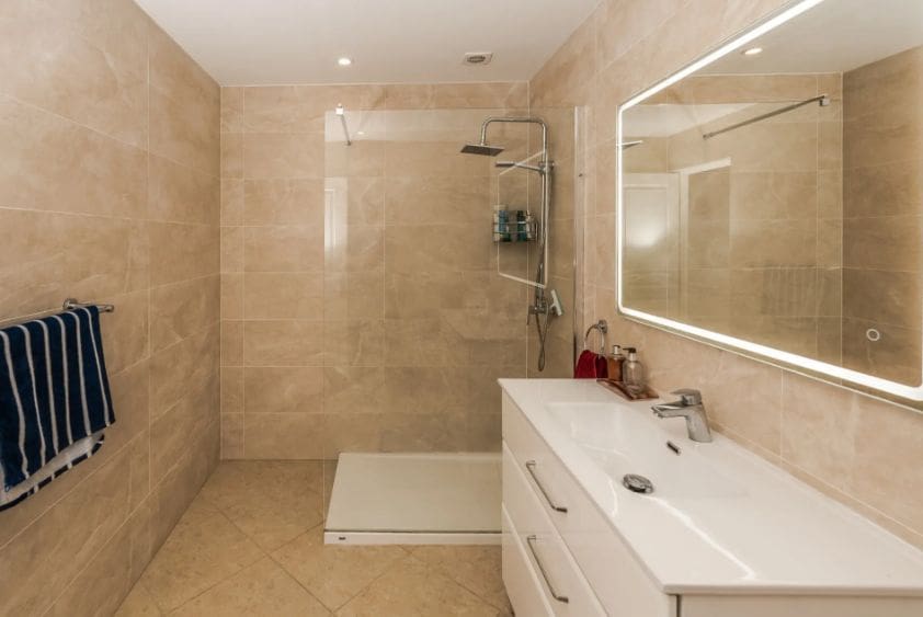 7 soveværelse Villa til salg i Benissa med swimmingpool garage - € 695.000 (Ref: 9454686)