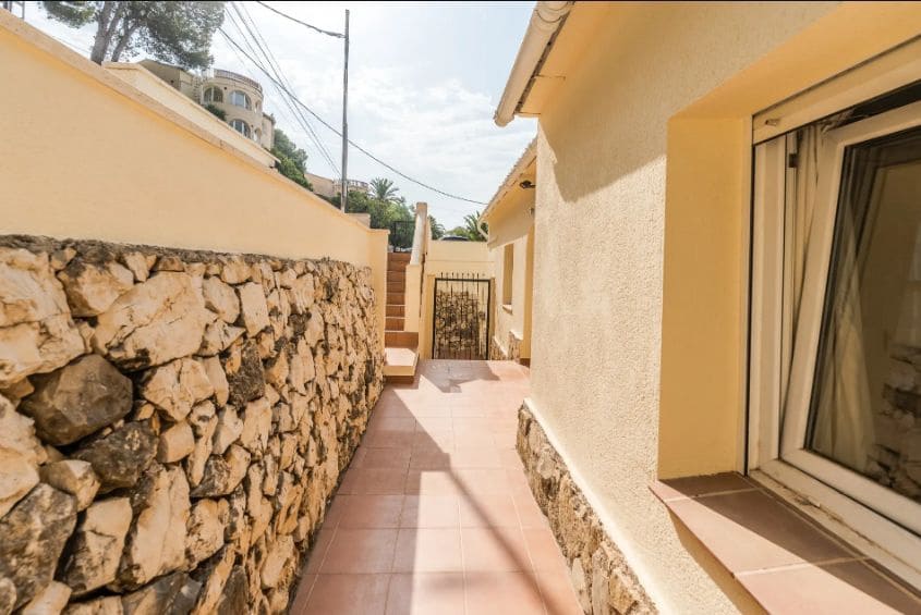 7 soveværelse Villa til salg i Benissa med swimmingpool garage - € 695.000 (Ref: 9454686)