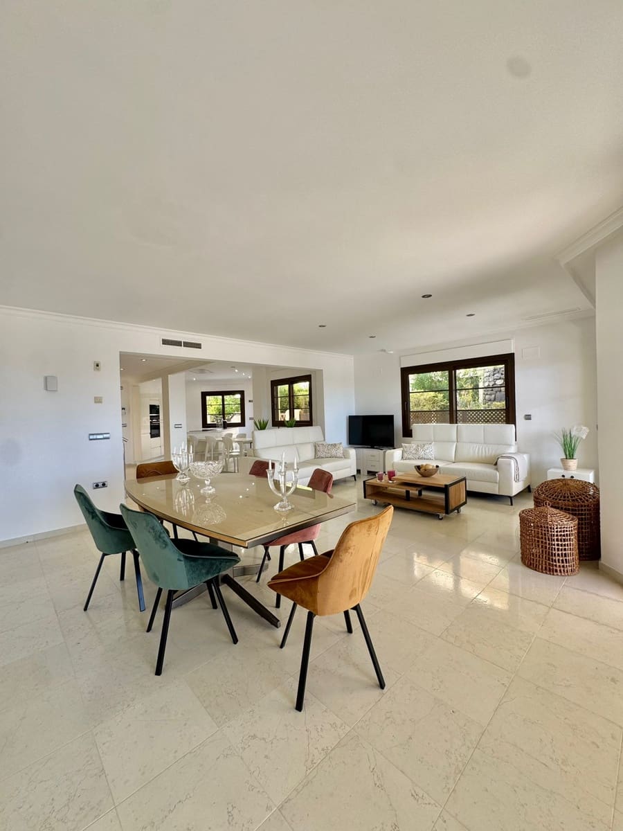 4 bedroom Bungalow for sale in Altea with pool garage - € 1,500,000 (Ref: 9454693)