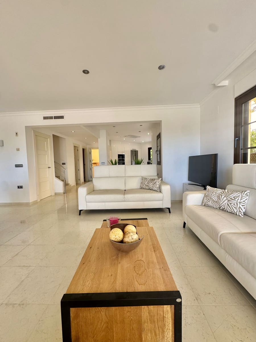 4 bedroom Bungalow for sale in Altea with pool garage - € 1,500,000 (Ref: 9454693)