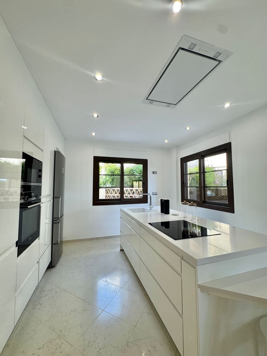 4 bedroom Bungalow for sale in Altea with pool garage - € 1,500,000 (Ref: 9454693)