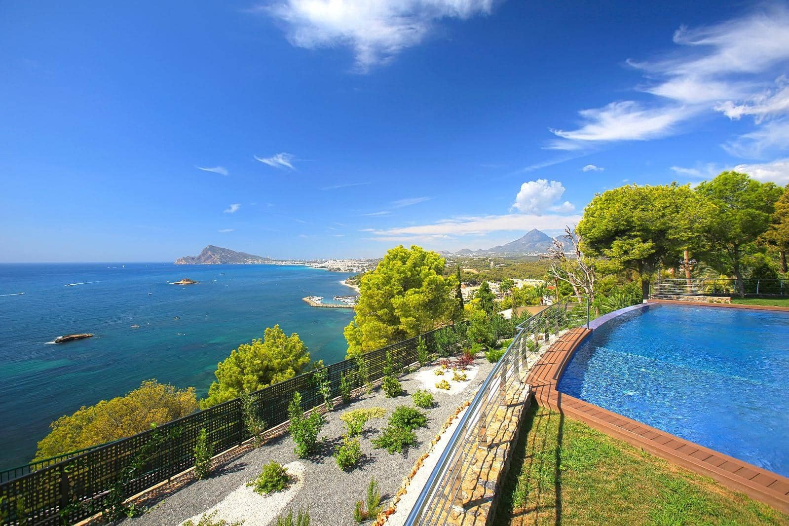 6 bedroom Villa for sale in Altea with pool - € 6,300,000 (Ref: 9457878)
