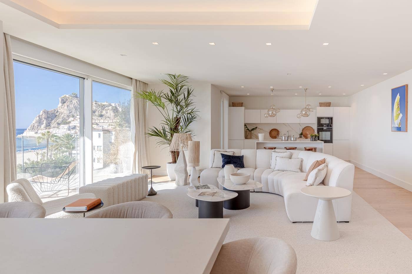 2 bedroom Apartment for sale in Benidorm with pool - € 1,200,000 (Ref: 9457882)