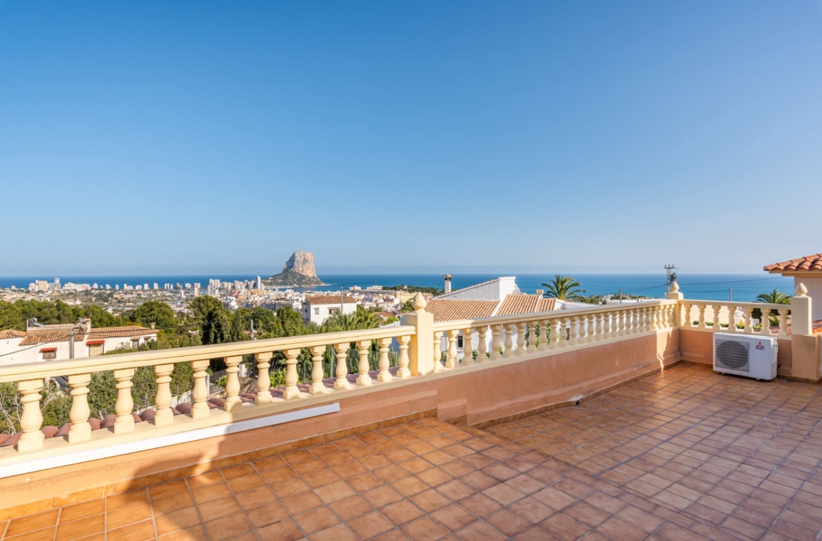 6 bedroom Villa for sale in Calpe / Calp with pool garage - € 1,200,000 (Ref: 9457885)