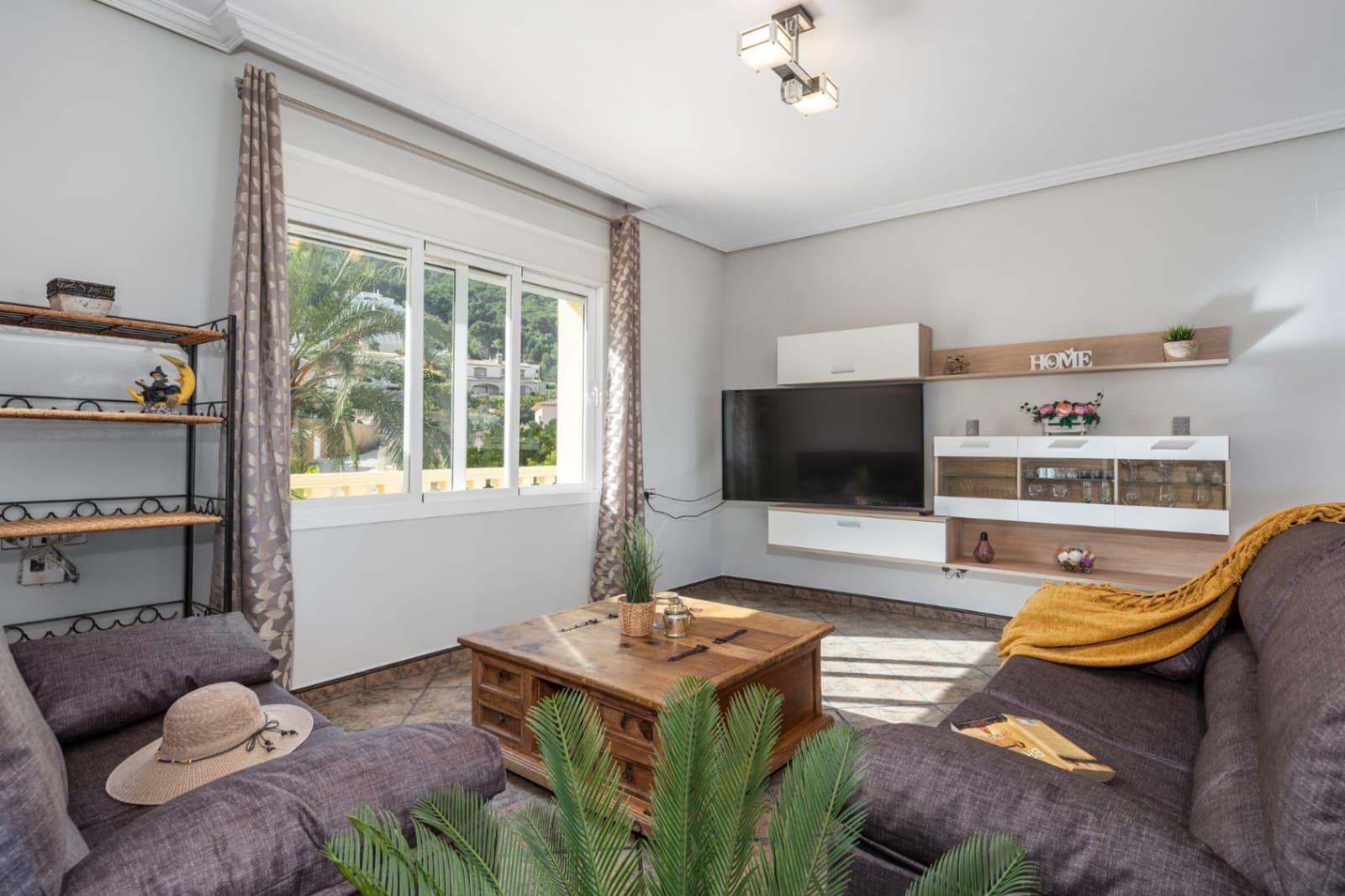 6 bedroom Villa for sale in Calpe / Calp with pool garage - € 1,200,000 (Ref: 9457885)