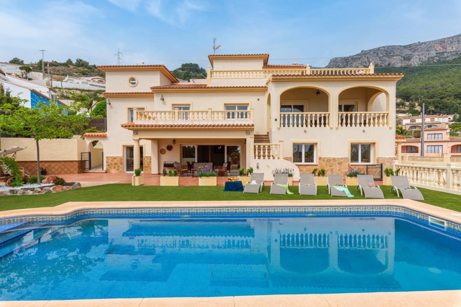 6 bedroom Villa for sale in Calpe / Calp with pool garage - € 1,200,000 (Ref: 9457885)