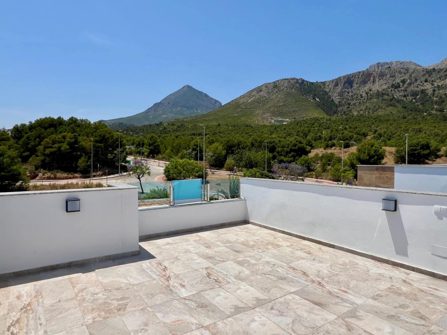 3 sypialnia Dom na sprzedaż w Polop z basenem garażem - 385 000 € (Ref: 9457901)