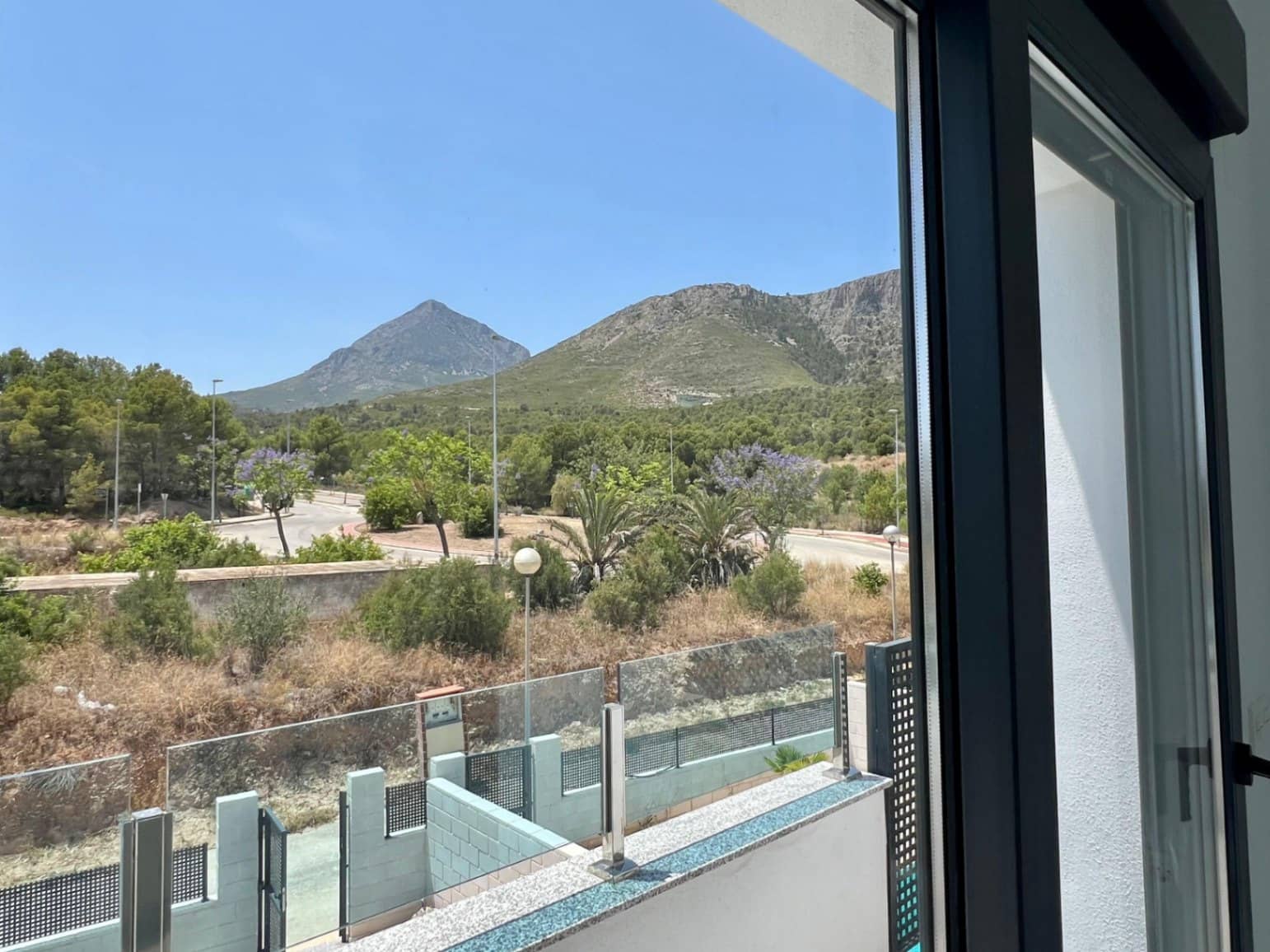 3 sypialnia Dom na sprzedaż w Polop z basenem garażem - 385 000 € (Ref: 9457901)