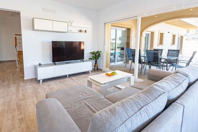 4 bedroom Villa for sale in Calpe / Calp with pool garage - € 950,000 (Ref: 9457913)