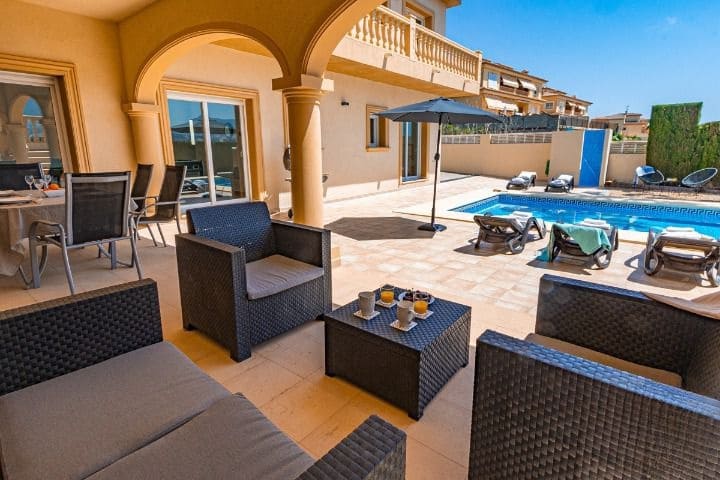 4 bedroom Villa for sale in Calpe / Calp with pool garage - € 950,000 (Ref: 9457913)
