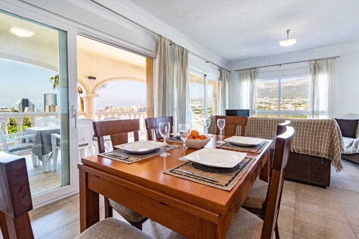 4 bedroom Villa for sale in Calpe / Calp with pool garage - € 950,000 (Ref: 9457913)