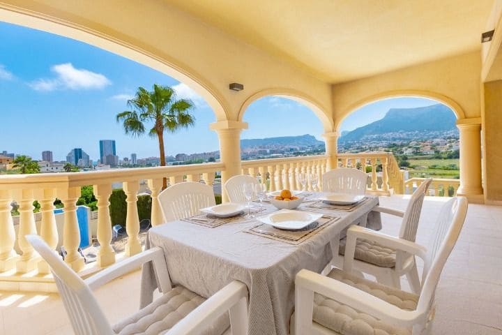 4 bedroom Villa for sale in Calpe / Calp with pool garage - € 950,000 (Ref: 9457913)