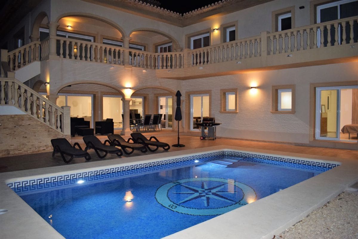 4 bedroom Villa for sale in Calpe / Calp with pool garage - € 950,000 (Ref: 9457913)