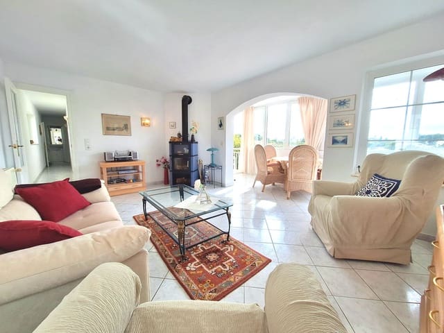 4 bedroom Villa for sale in Calpe / Calp with pool garage - € 532,000 (Ref: 9457952)