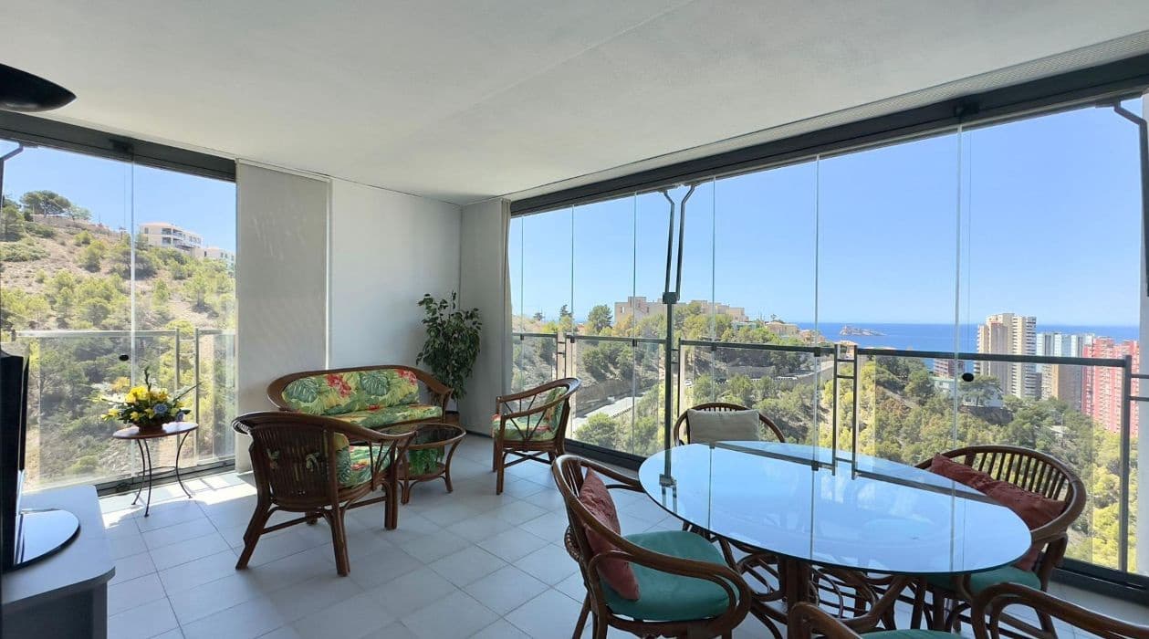 2 bedroom Apartment for sale in Benidorm with pool garage - € 329,000 (Ref: 9458065)