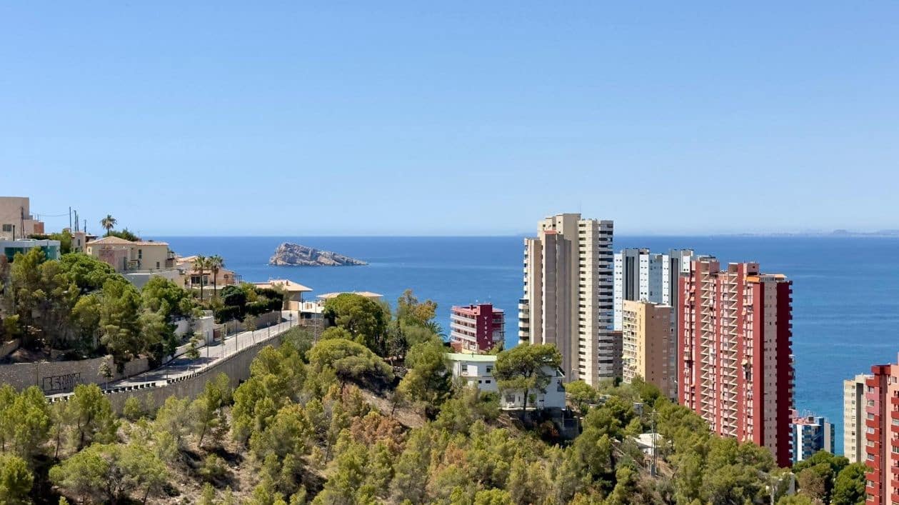 2 bedroom Apartment for sale in Benidorm with pool garage - € 329,000 (Ref: 9458065)
