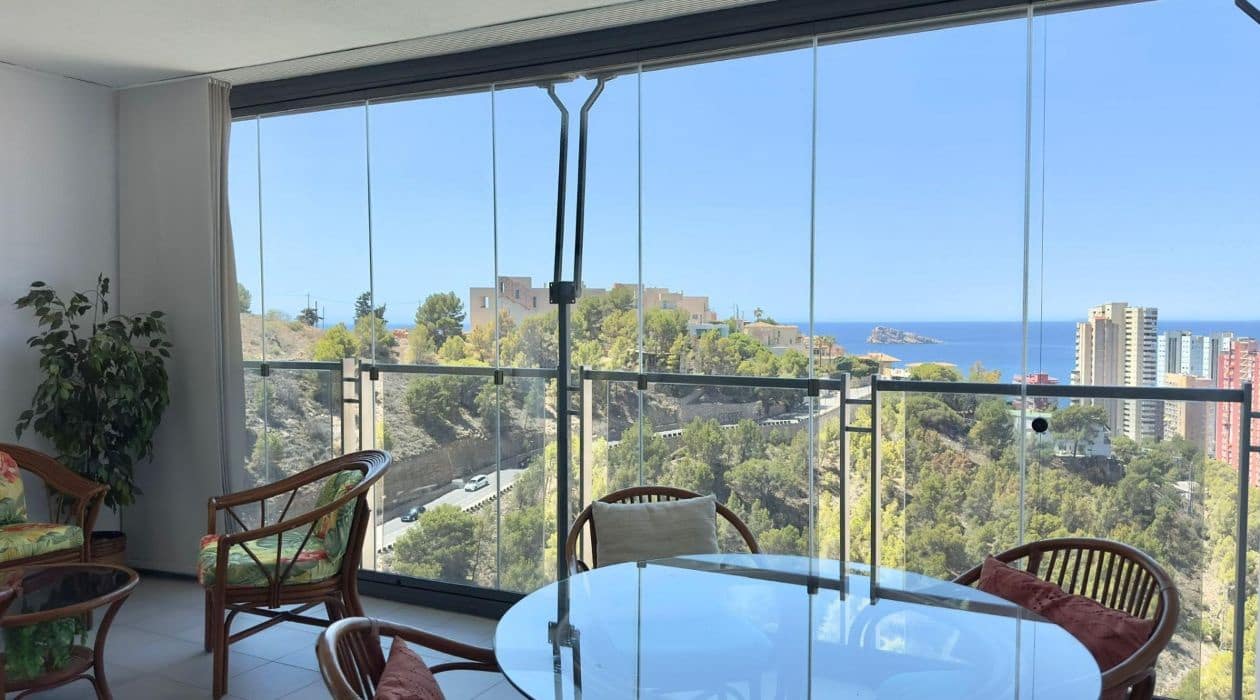 2 bedroom Apartment for sale in Benidorm with pool garage - € 329,000 (Ref: 9458065)