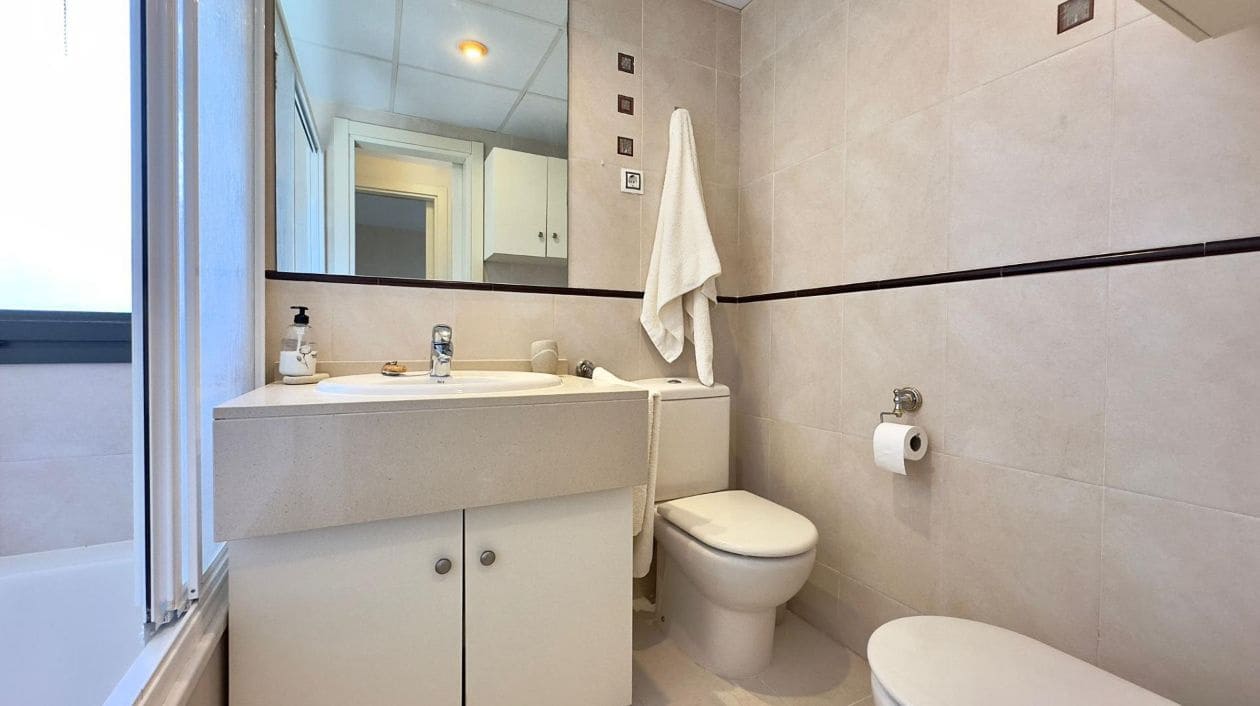 2 bedroom Apartment for sale in Benidorm with pool garage - € 329,000 (Ref: 9458065)