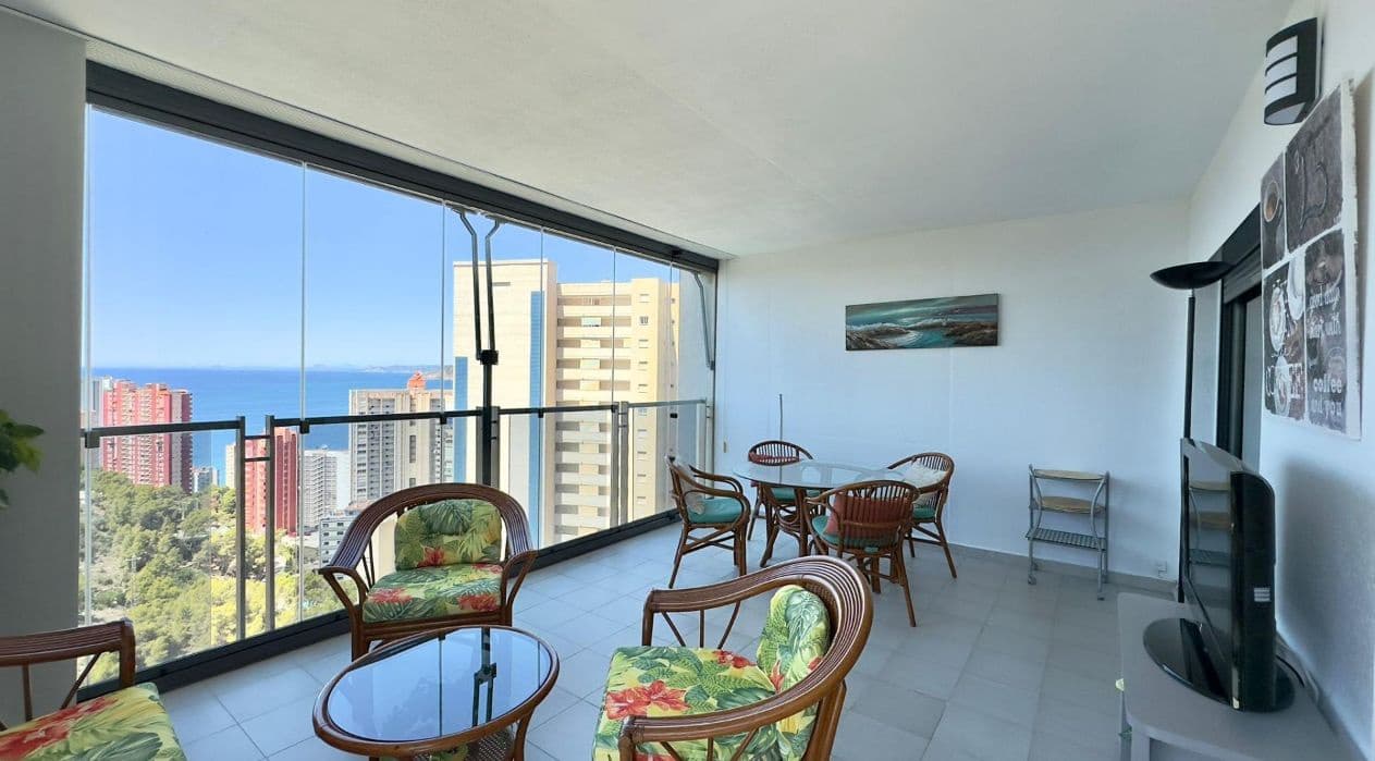 2 bedroom Apartment for sale in Benidorm with pool garage - € 329,000 (Ref: 9458065)