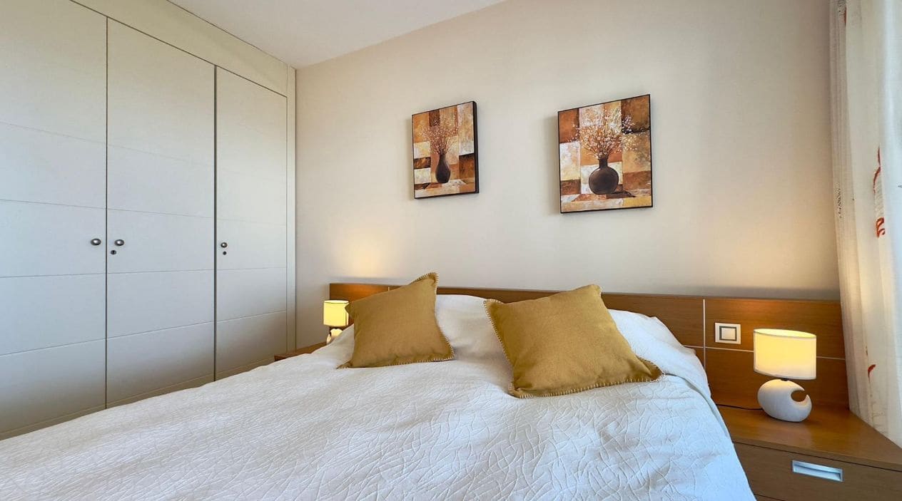 2 bedroom Apartment for sale in Benidorm with pool garage - € 329,000 (Ref: 9458065)