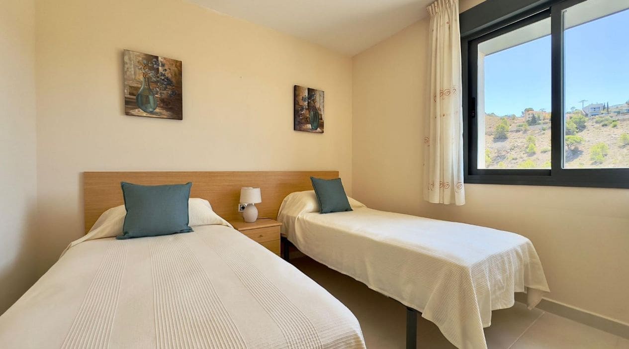 2 bedroom Apartment for sale in Benidorm with pool garage - € 329,000 (Ref: 9458065)