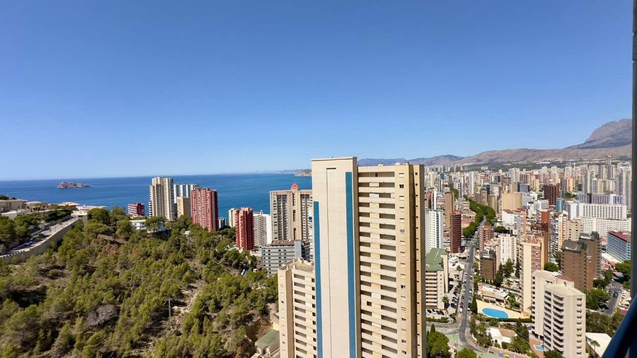 2 bedroom Apartment for sale in Benidorm with pool garage - € 329,000 (Ref: 9458065)