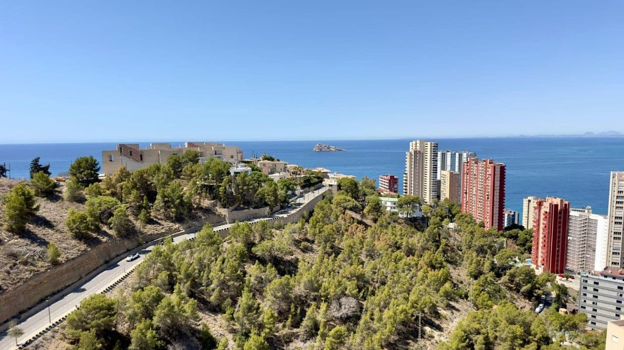 2 bedroom Apartment for sale in Benidorm with pool garage - € 329,000 (Ref: 9458065)