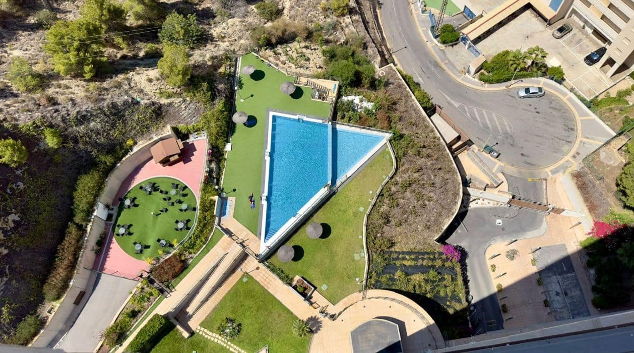 2 bedroom Apartment for sale in Benidorm with pool garage - € 329,000 (Ref: 9458065)